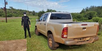 Encuentran una camioneta abandonada sobre la Ruta 12 que tenia pedido de captura desde 2014.