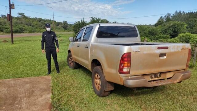 Encuentran una camioneta abandonada sobre la Ruta 12 que tenia pedido de captura desde 2014.