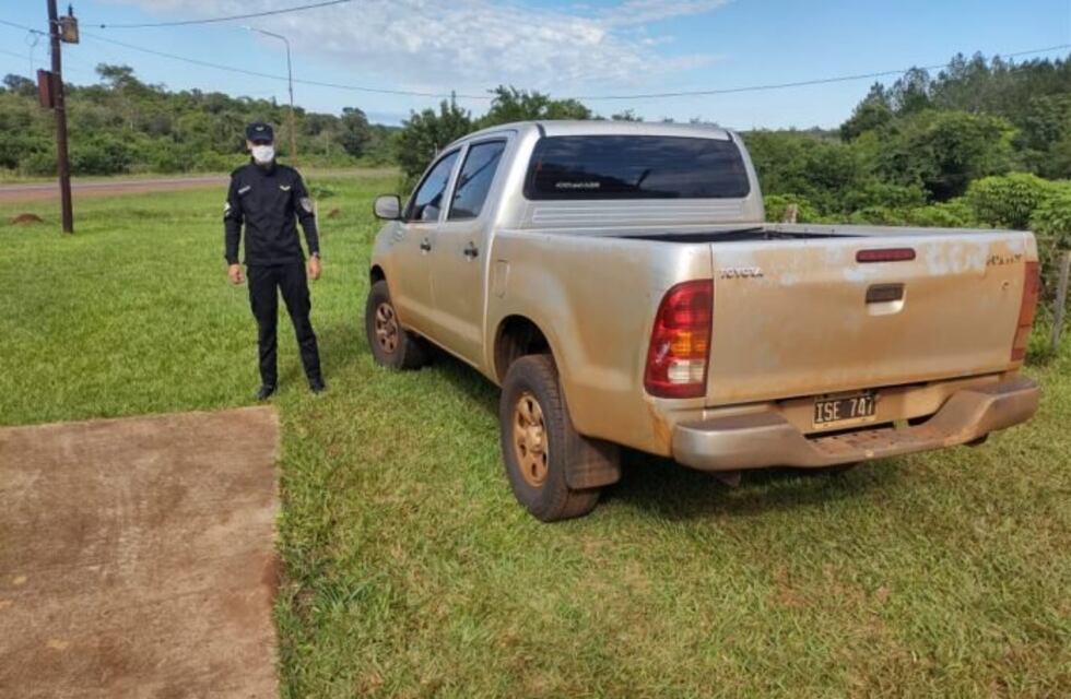 Encuentran una camioneta abandonada sobre la Ruta 12 que tenia pedido de captura desde 2014