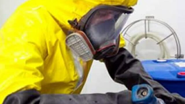 Evacuaron parte del Tancredo Neves por un camión brasileño que ingresaba a Misiones derramando sustancias peligrosas.