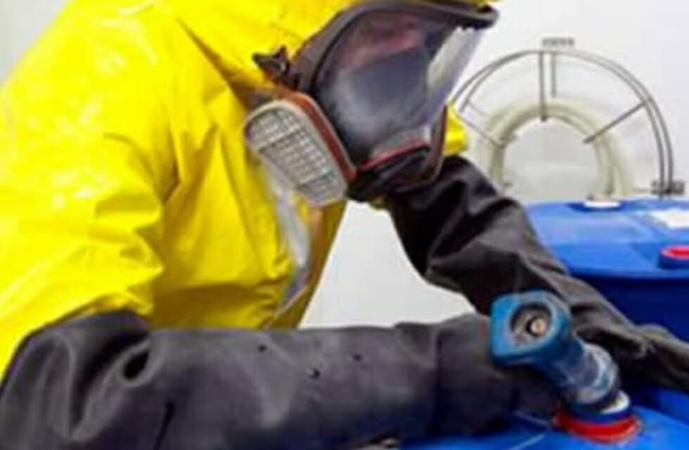 Evacuaron parte del Tancredo Neves por un camión brasileño que ingresaba a Misiones derramando sustancias peligrosas