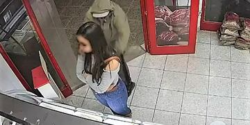 De un tirón le robaron su cartera a una neuquina mientras era atendida en una carnicería.