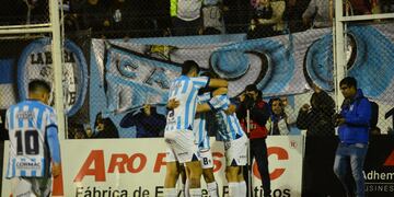 A pura contundencia, Racing golea a Unión de Sunchales (Javier Ferreyra / La Voz)