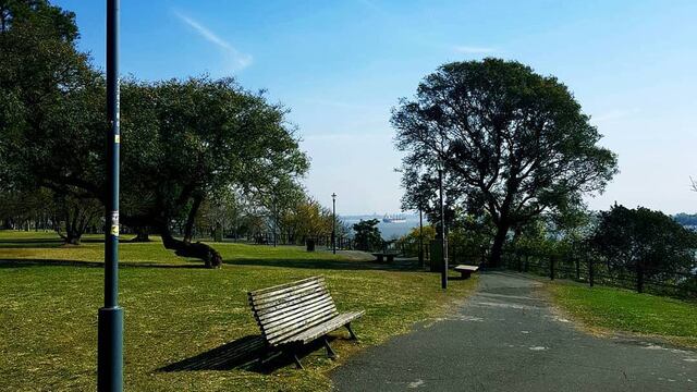 La ciudad amaneció con el cielo casi despejado por completo.