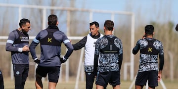 Guillermo Farré y su Belgrano, atentos a la suerte de San Martín de Tucumán (Prensa Belgrano)