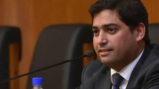 Al funcionario le suspendieron la licencia de conducir hsata que rinda un nuevo examen psicofísico.