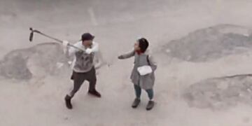 El hombre golpeó el brazo de la mujer y le dejó una posible fractura.