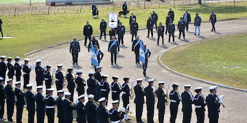 Ceremonia de entrega de espadas y jura a la Bandera