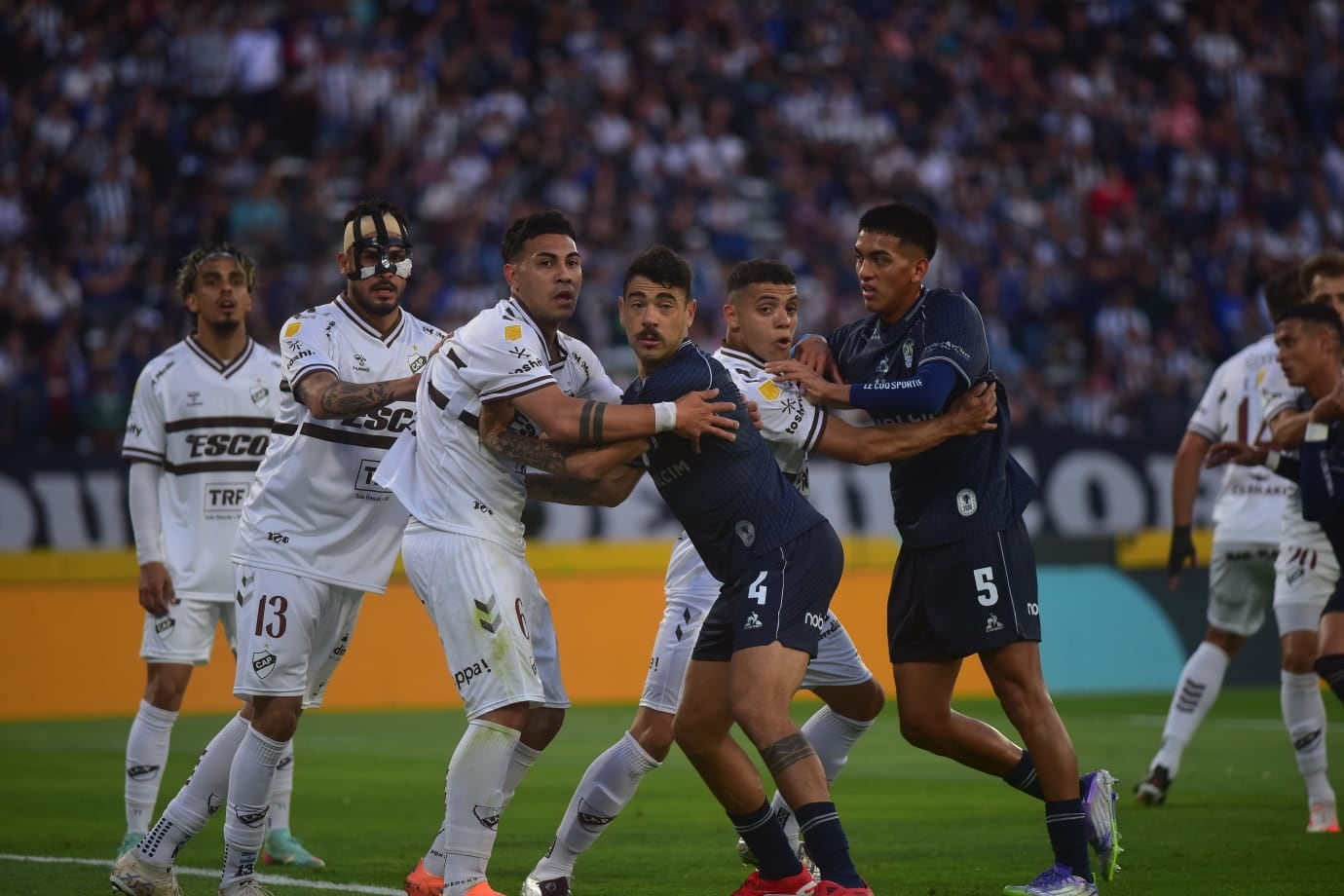 Talleres ante Platense por la fecha 15 del Clausura. (Nicolás Bravo / La Voz).