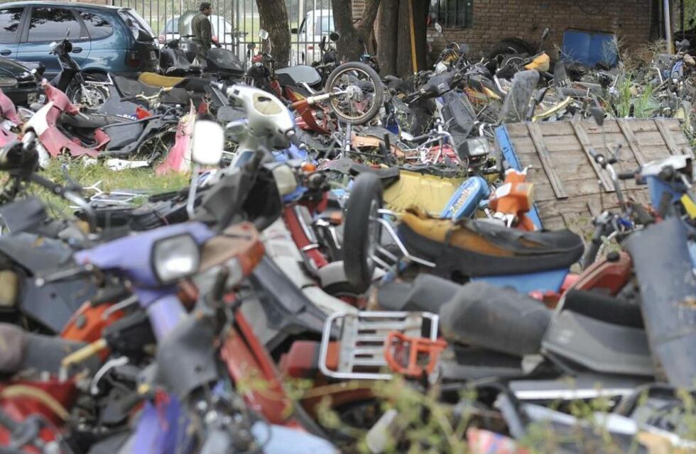 Acusan a un inspector de tránsito de Alta Gracia de robar una moto del Corralón y venderla