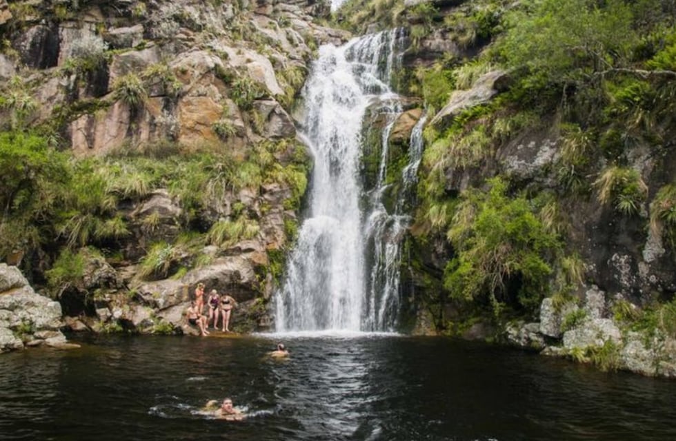 Córdoba: cómo es la Cascada del Maitén, un refugio de agua en medio de paisajes serranos
