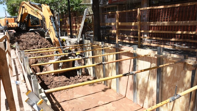 Obra de desagüe en calle Tucumán