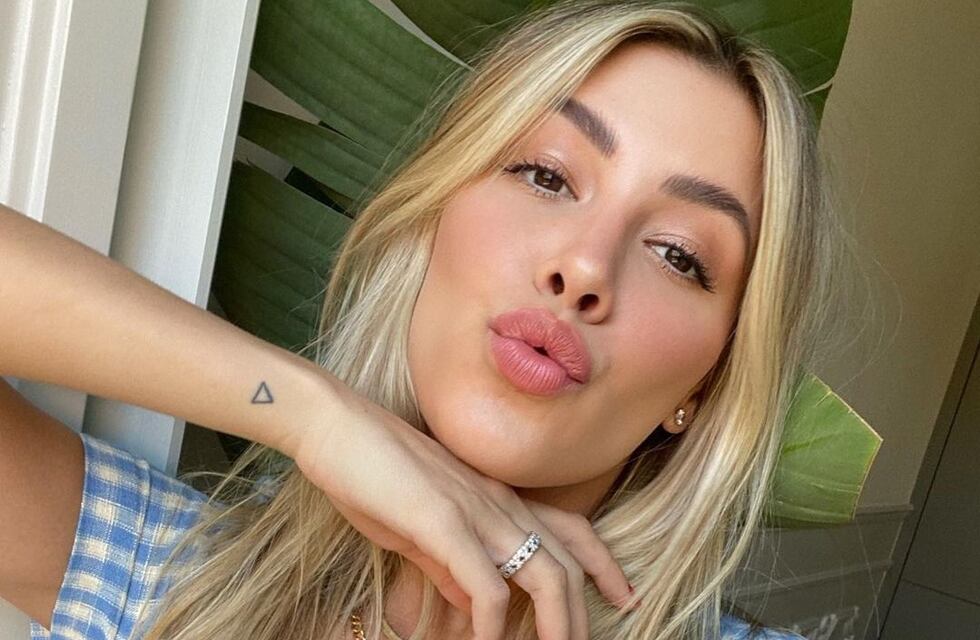 Michelle Salas deslumbró desde Turquía con una bikini color crema