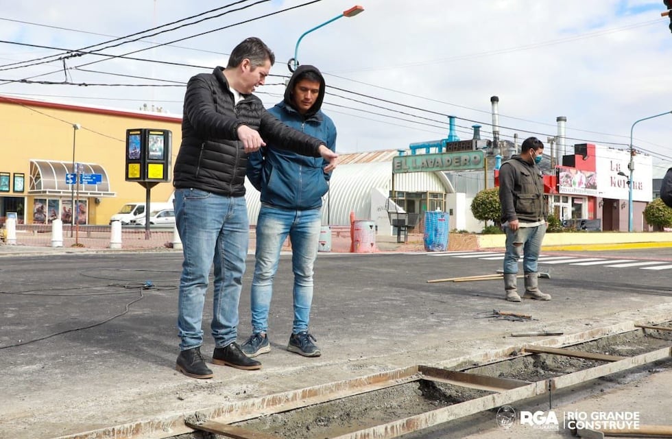 Río Grande: Pérez recorrió el asfaltado de Perito y 9 de Julio