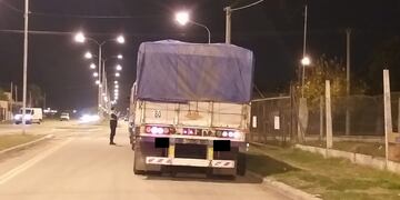 Camión circulaba fuera de regla en Av. Maggi al 100
