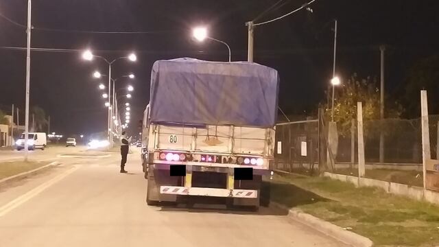 Camión circulaba fuera de regla en Av. Maggi al 100