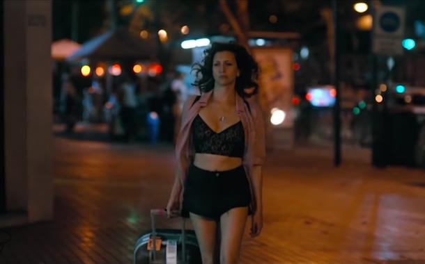 La película de Netflix dura 93 minutos en total.