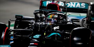 Hamilton y una pole clave en la penúltima del año.