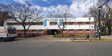 Ambas víctimas fueron trasladadas al Hospital Alberdi después del ataque.