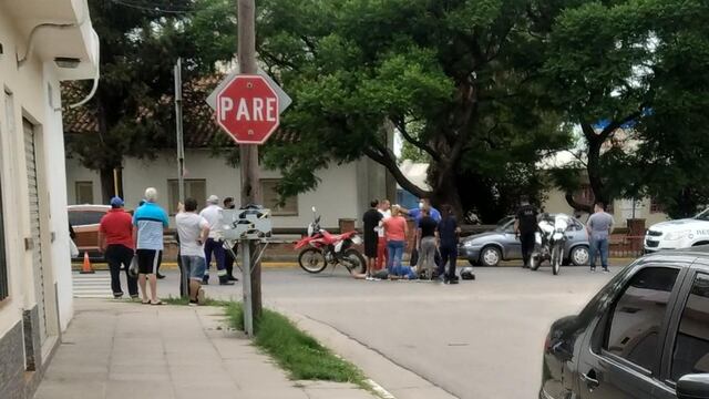 Al parecer, las motos chocaron entre sí y luego impactaron contra una Kangoo.