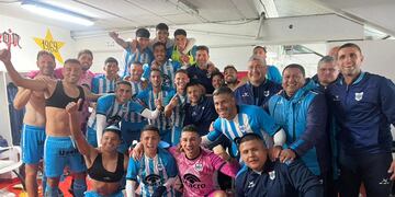 Festejo totalmente justificado en el vestuario visitante: Gimnasia y Esgrima de Jujuy derrotó bien a Chacarita y puso distancia con sus escoltas en la tabla de posiciones.