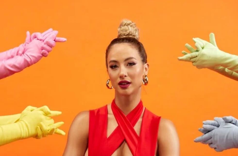 Flor Vigna se quitó la bikini para cantar al borde de la pileta y revolucionó las redes