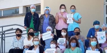Personal de Enfermería del Hospital Pirovano de Tres Arroyos realizan retención de tareas y una protesta frente al nosocomio