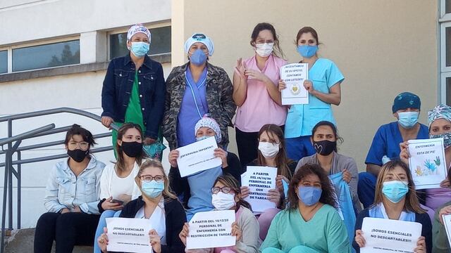 Personal de Enfermería del Hospital Pirovano de Tres Arroyos realizan retención de tareas y una protesta frente al nosocomio