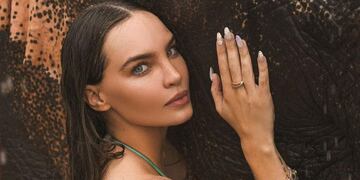 Belinda posó con una microbini roja desde Tailandia y enamoró en Instagram