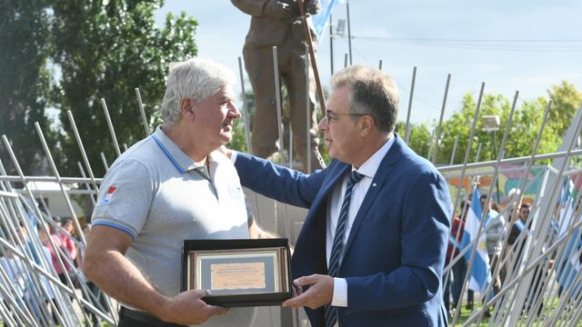 Carlos Tartaglia y Luis Castellano, en el acto por los 41 años de la gesta de Malvinas