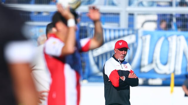 Daniel Oldrá, DT de Instituto, en el partido de la Gloria ante Godoy Cruz, en Mendoza (Prensa Instituto)