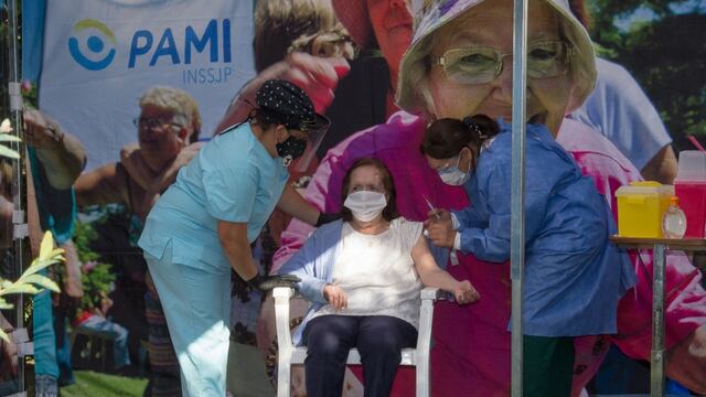 Arrancó la vacunación de adultos mayores en Azul