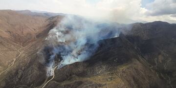 Incendio en cerro peral, en El Challao, controlado.
