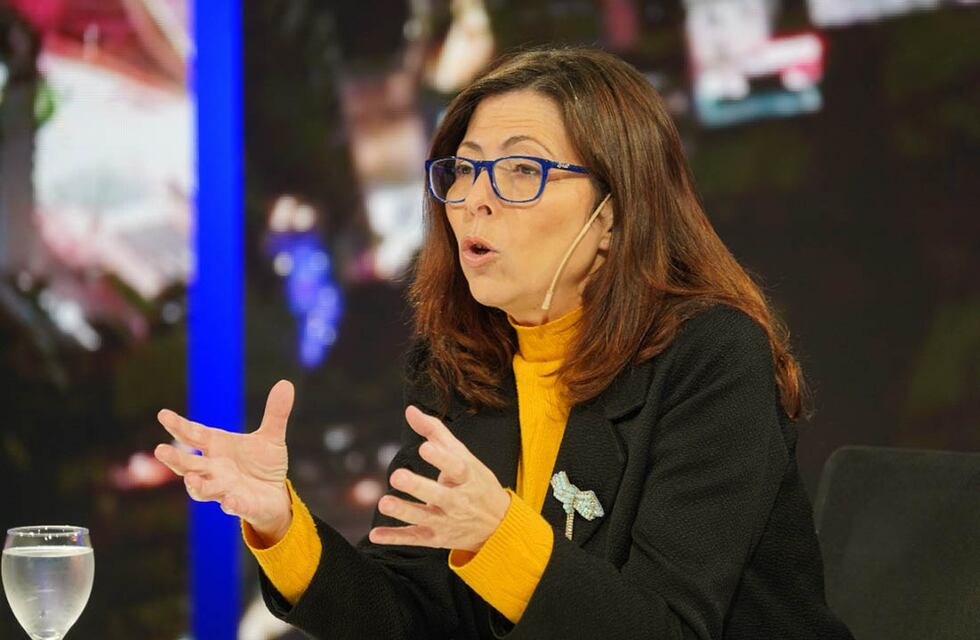 La contradicción de Silvina Batakis: cuestionó a quienes viajan pero su hijo está en el Reino Unido