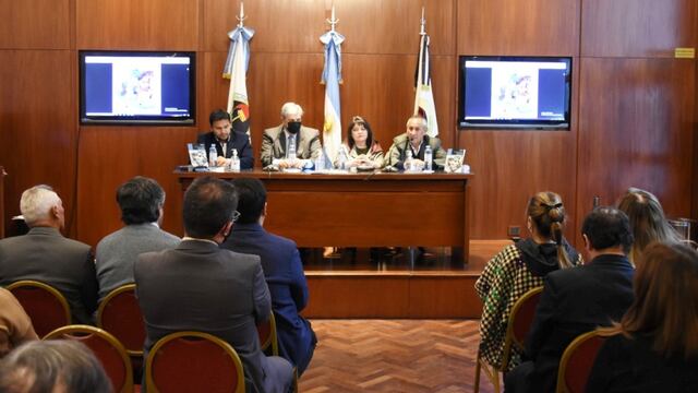La Legislatura de Jujuy abrió sus puertas para la presentación de la reimpresión del libro "Vidas paralelas" que relata la vida del general humahuaqueño Manuel Eduardo Arias.