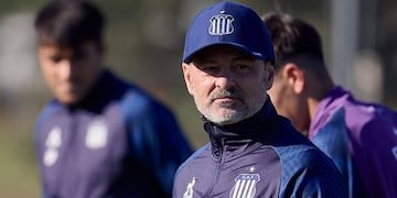 Diego Cocca busca zagueros para Talleres, y en la lista estaría uno que dirigió en México (La Voz).