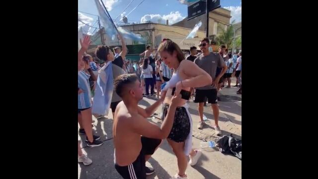Le propuso casamiento en pleno festejo por Argentina campeón en San Luis.