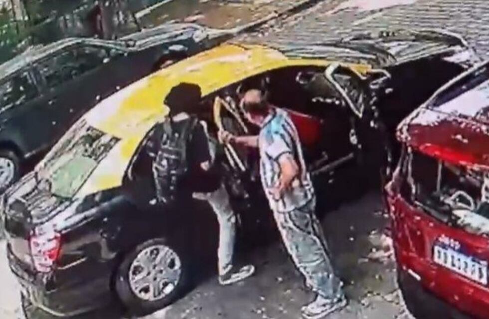 Mientras pintaban una casa, desvalijaron la del vecino y se fugaron en taxi