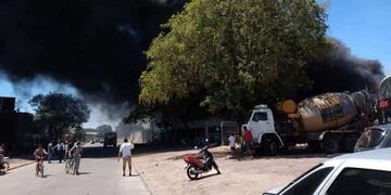 En la ciudad de Corrientes, un galpón de una cooperativa de reciclados se incendió y se perdió todo.