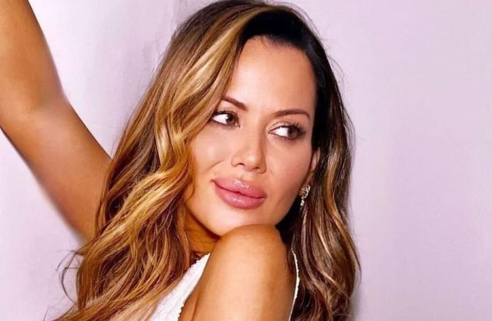 Tiro bajo y cut-out: Karina Jelinek la rompió con su outfit de fin de semana