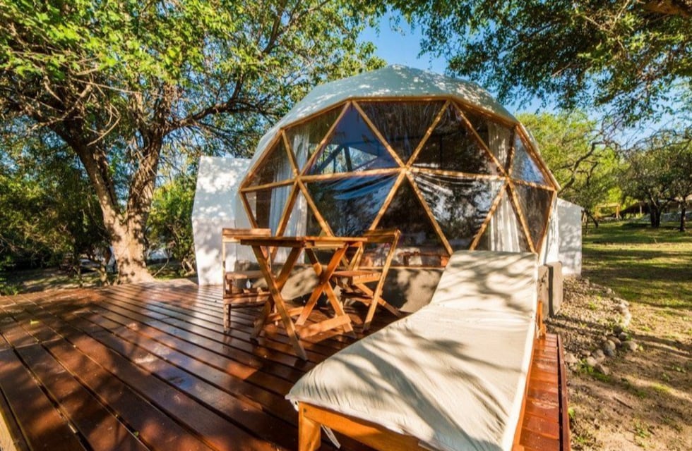 Cómo es el glamping que invita a una escapada romántica a dos horas de Córdoba