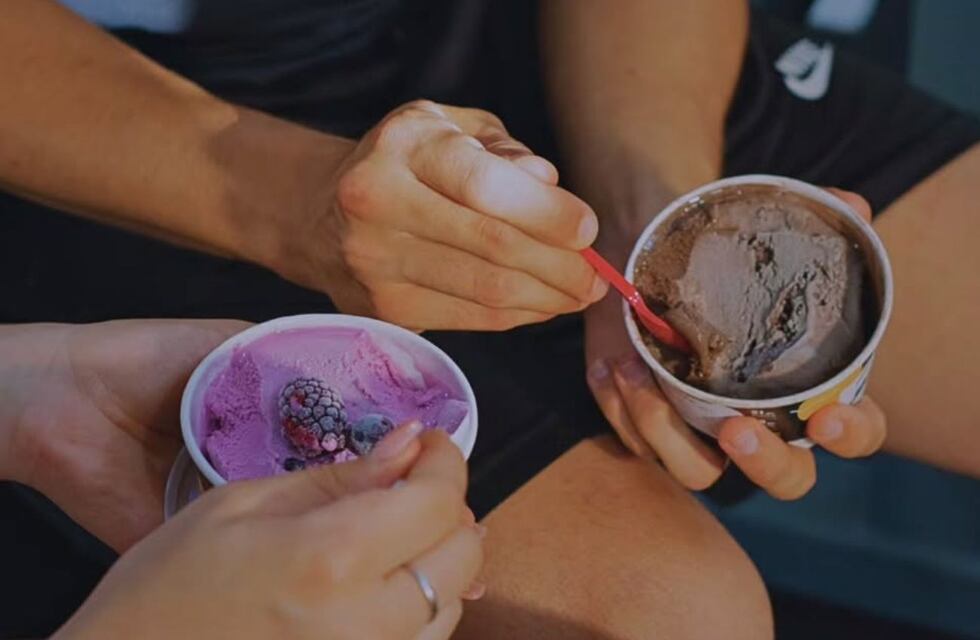 Crearon un helado que “no engorda”: cuánto cuesta el postre proteico que eligen los influencers