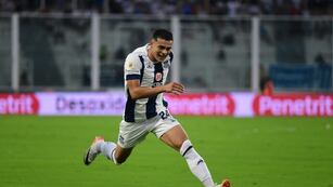 Un imparable Ramón Sosa participó en los tres goles de Talleres contra los tucumanos. El tercero, de su compatriota Marcos Galarza (La Voz)