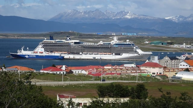 Municipalidad junto a Nación promocionan la oferta turística de Ushuaia y Antártida en Francia