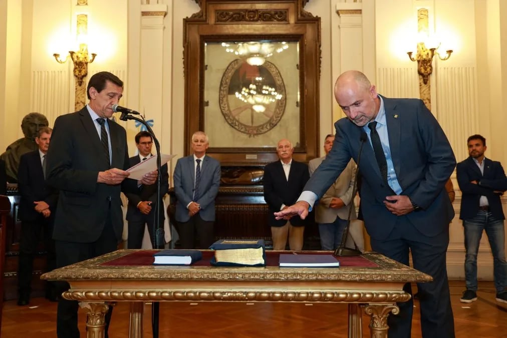 El gobernador Carlos Sadir tomó juramento a José Gabriel Gómez como ministro de Minería de Jujuy.