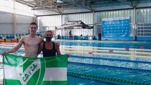 Bejamin Ghione y Paola Beigveder representando a Arroyito