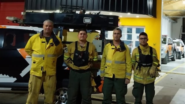 Bomberos de Arroyito partieron a colaborar en La Granja