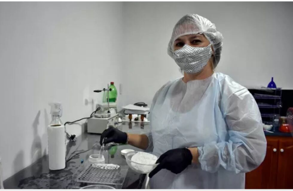 En plena pandemia cumplió su sueño: una farmacéutica montó un laboratorio magistral y elabora Ivermectina