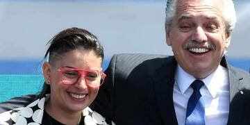 Ayelén Mazzina, la ministra de Mujeres, junto al presidente Alberto Fernández (Foto archivo)