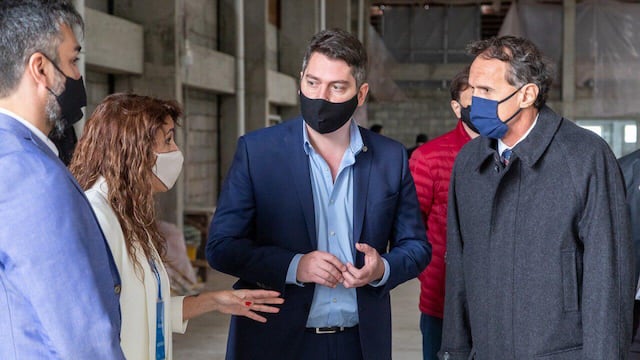 Perez y Katopodis recorrieron las obras del natatorio que se encuentran paralizadas desde 2019.